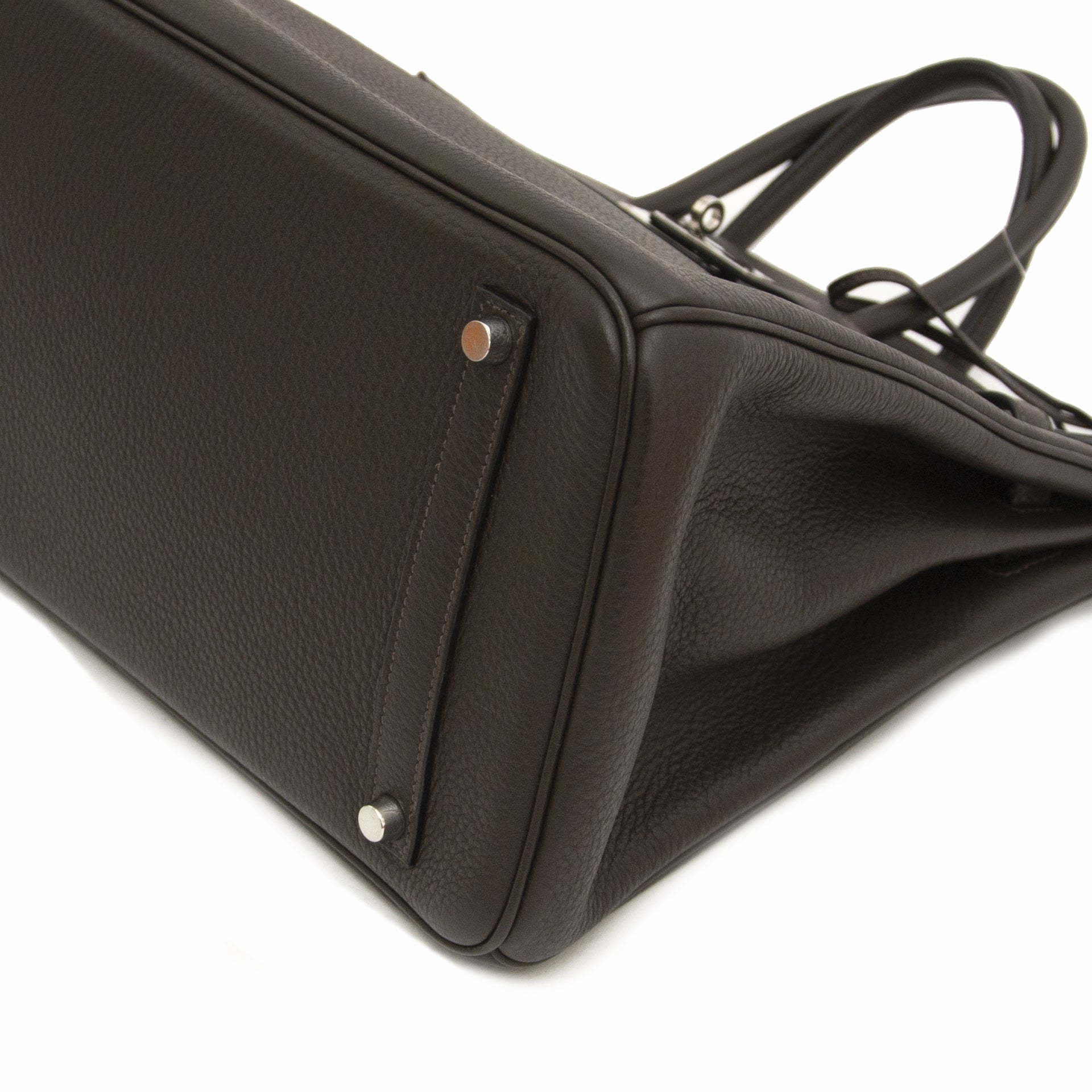 skip the waitinglist and get your Hermès Birkin 35 Togo Chocolat PHW right now at labellov.com