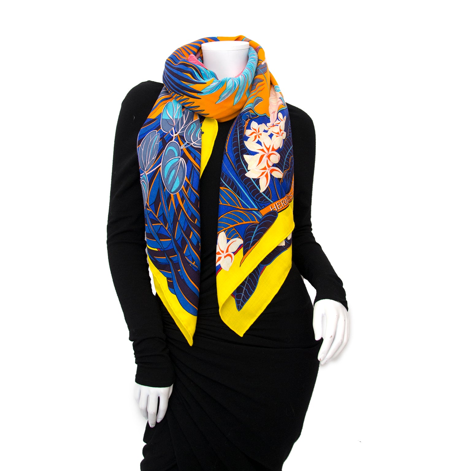 Acheter en ligne chez Labellov.com BRAND NEW Hermès Cashmere Flamingo Party Scarf