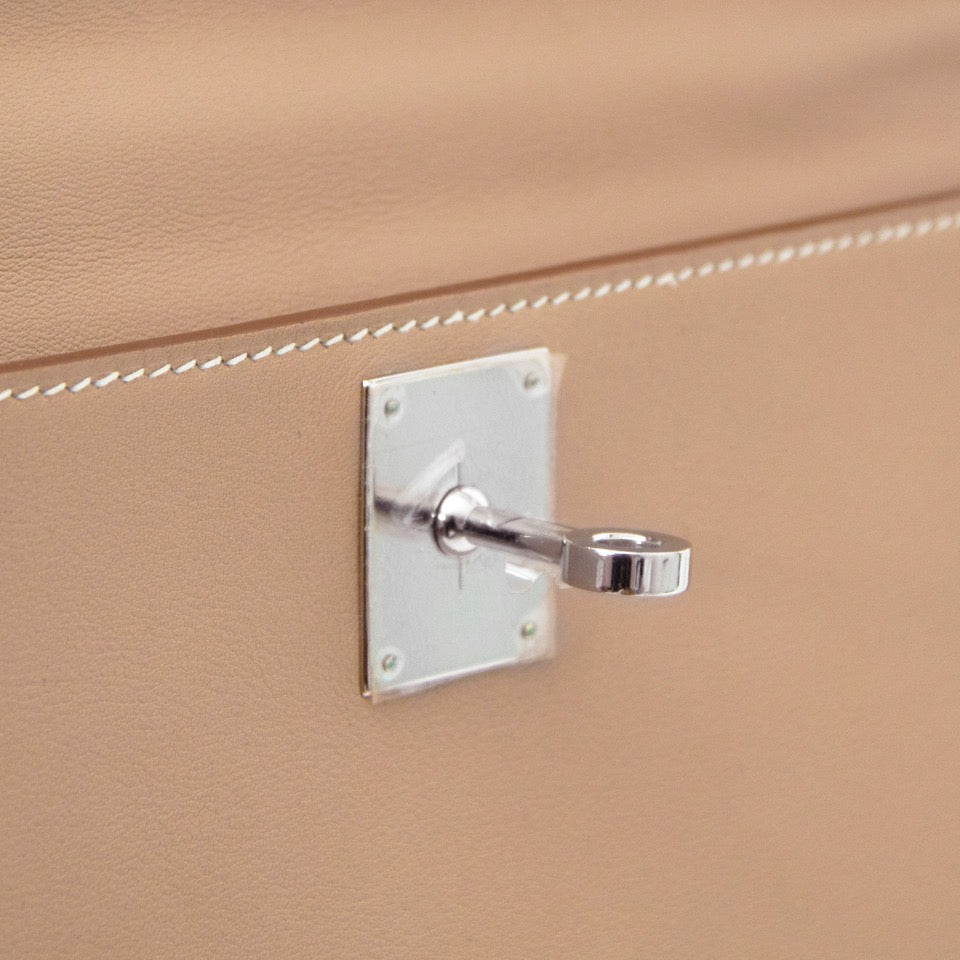 koop veilig online aan de beste prijs Hermès Biscuit Kelly Cut Pochette Clutch