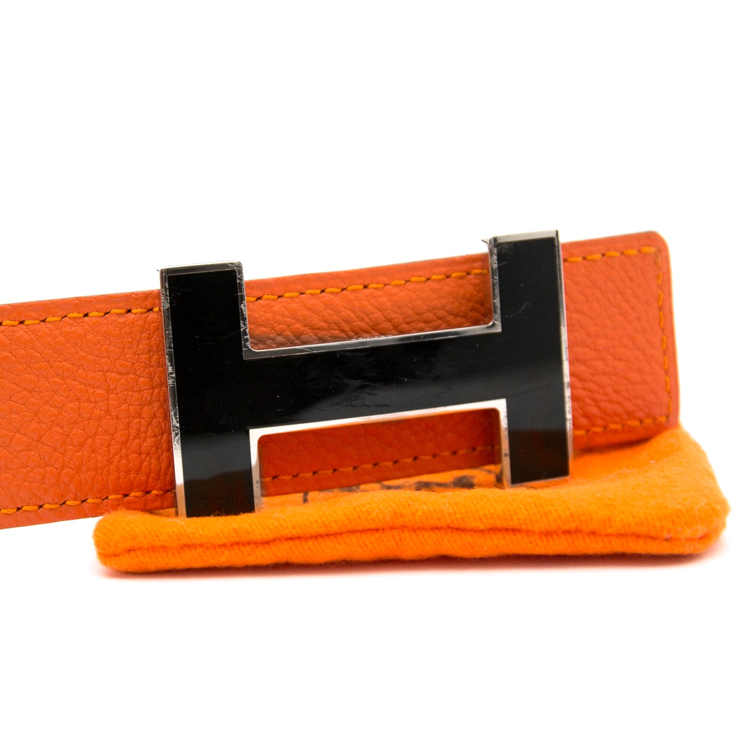Achetez maintenant l'Hermès Leather Quizz H Constance Belt en ligne www.Labellov.com ou à Anvers Belgique, seconde main et vintage pour des prix raisonables.