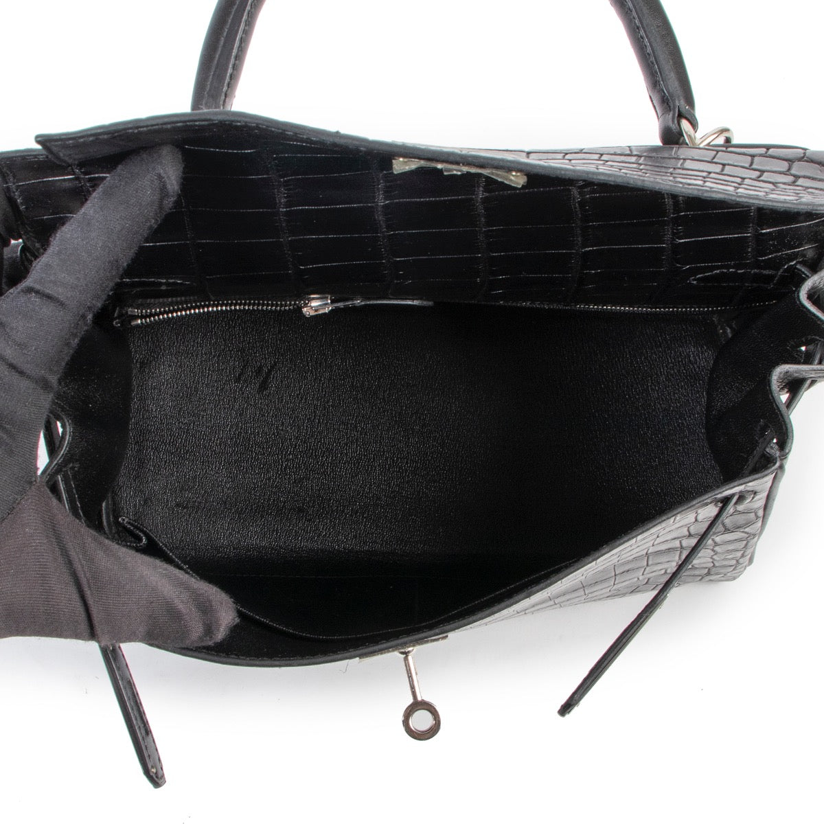 Shop safe online 100% authentic second hand Hermès Kelly 28 matte black crocodile niloticus box calf clemence leather in very excellent, as new condition at the right price at labellov in Antwerp.