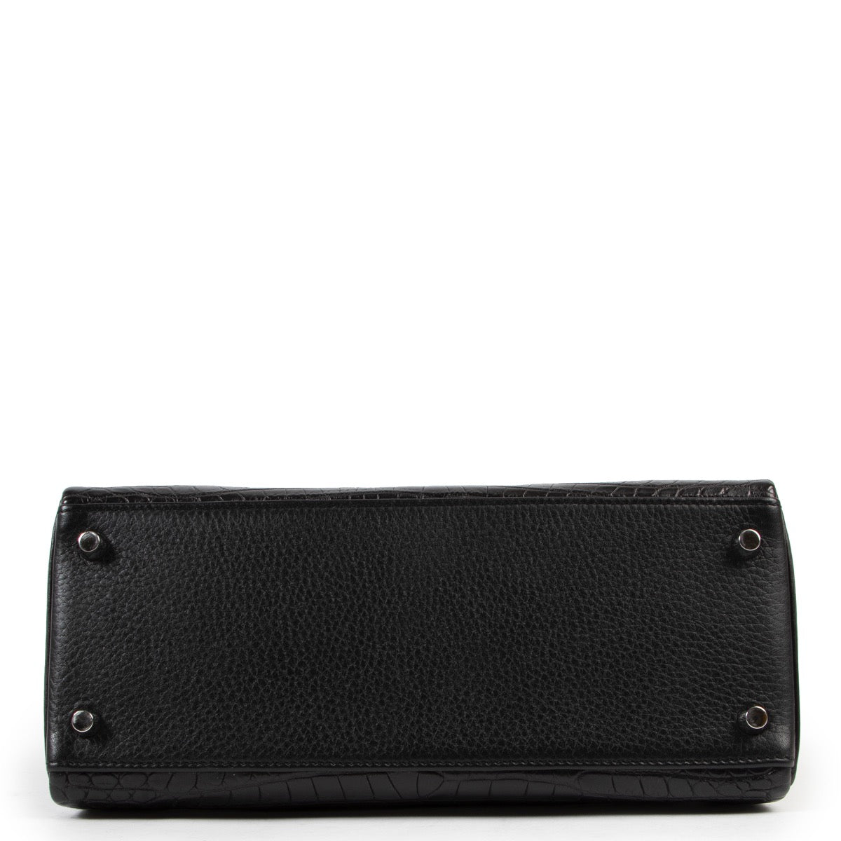 Shop safe online 100% authentic second hand Hermès Kelly 28 matte black crocodile niloticus box calf clemence leather in very excellent, as new condition at the right price at labellov in Antwerp.