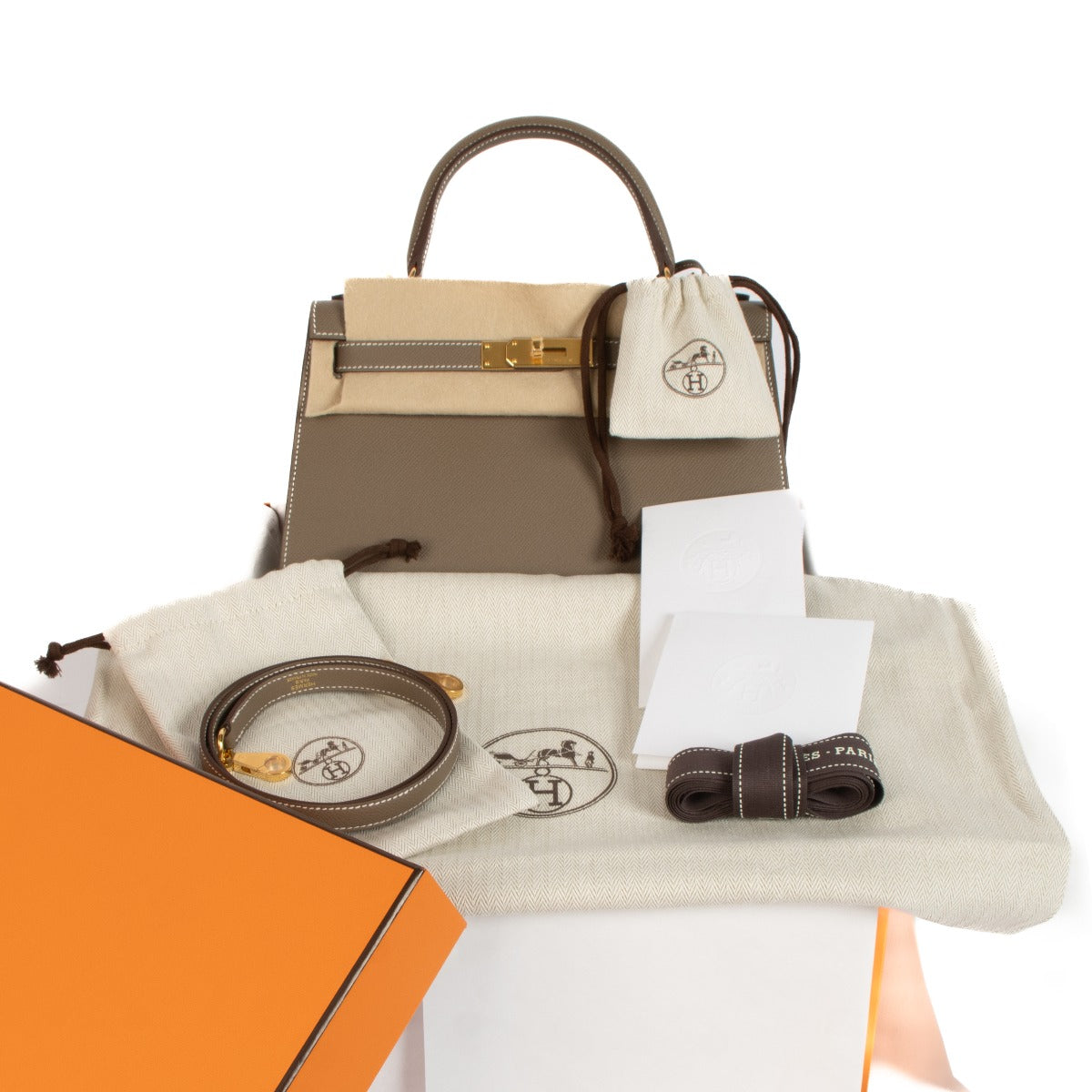 Authentic second hand Hermès Kelly 28 Etoupe Epsom Gold Hardware on www.labellov.com