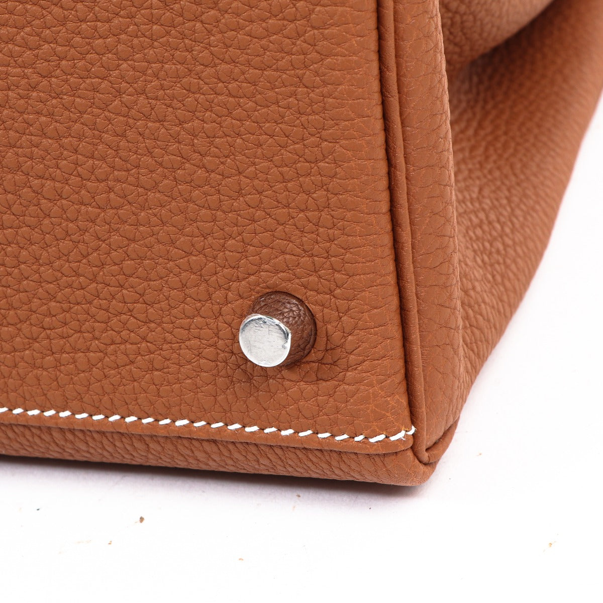 achetez seconde main Hermes Kelly 28 Togo Gold chez Labellov