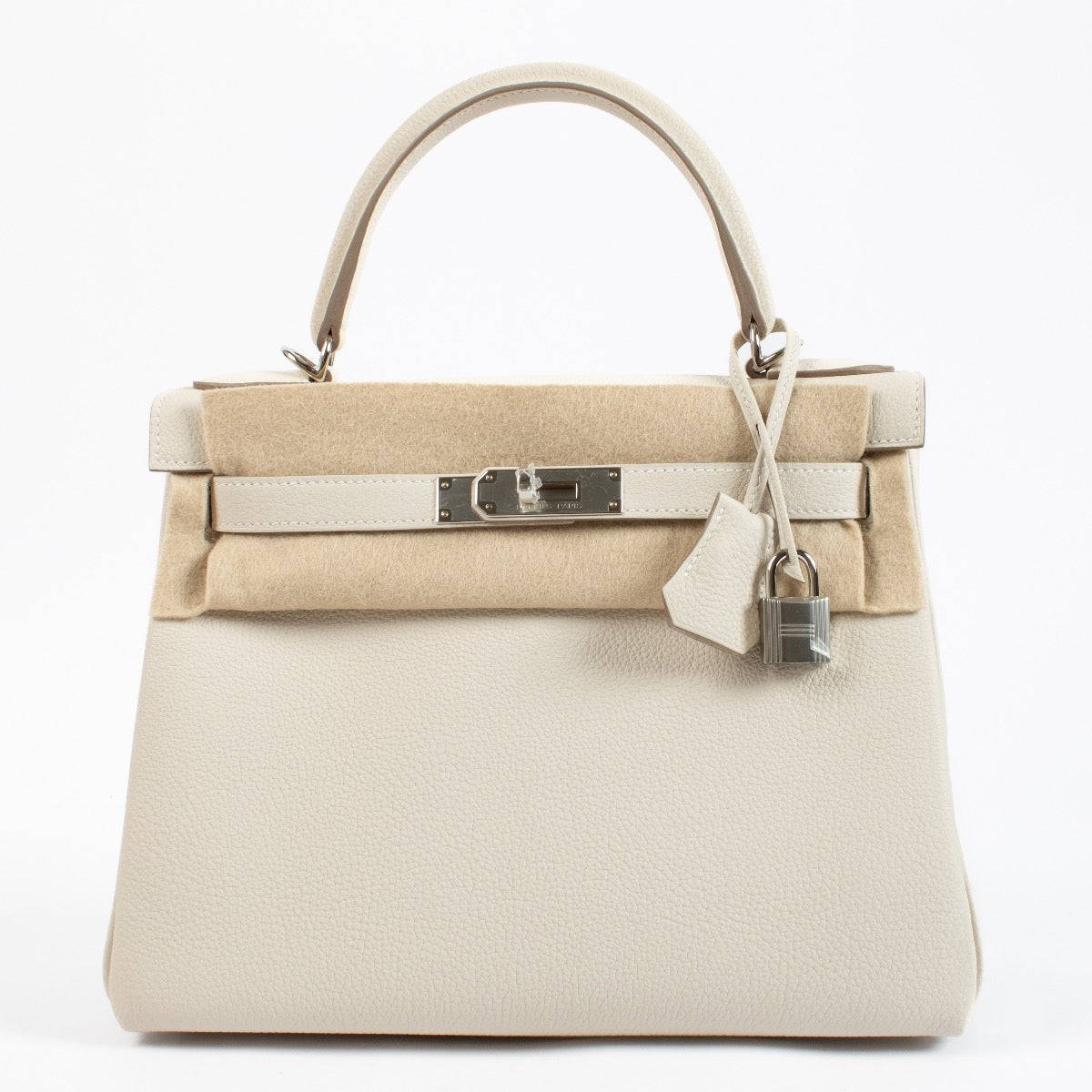 Shop authentic brand new store fresh 2024 Hermès Kelly 28 Craie Togo PHW on www.labellov.com