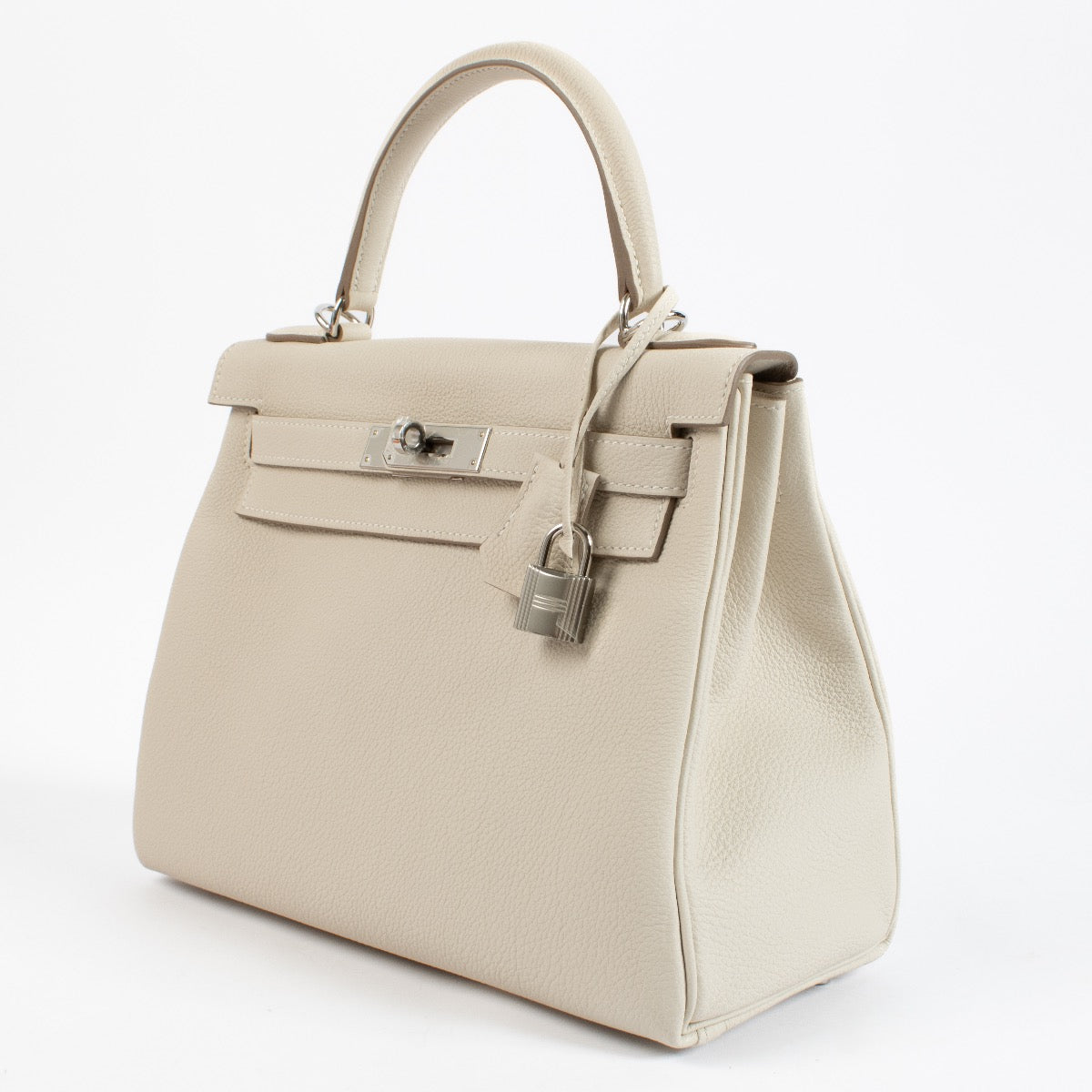 Shop authentic brand new store fresh 2024 Hermès Kelly 28 Craie Togo PHW on www.labellov.com