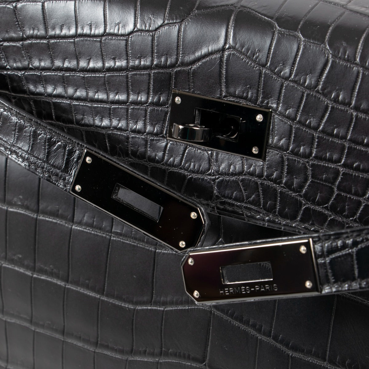 hermes kelly so black plaque detail