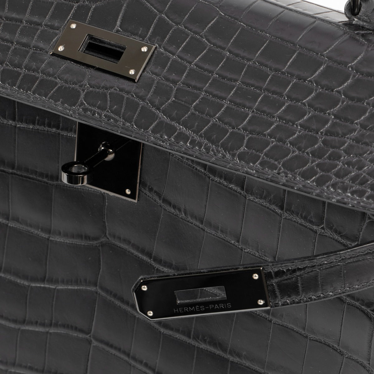 hermes kelly so black plaque detail