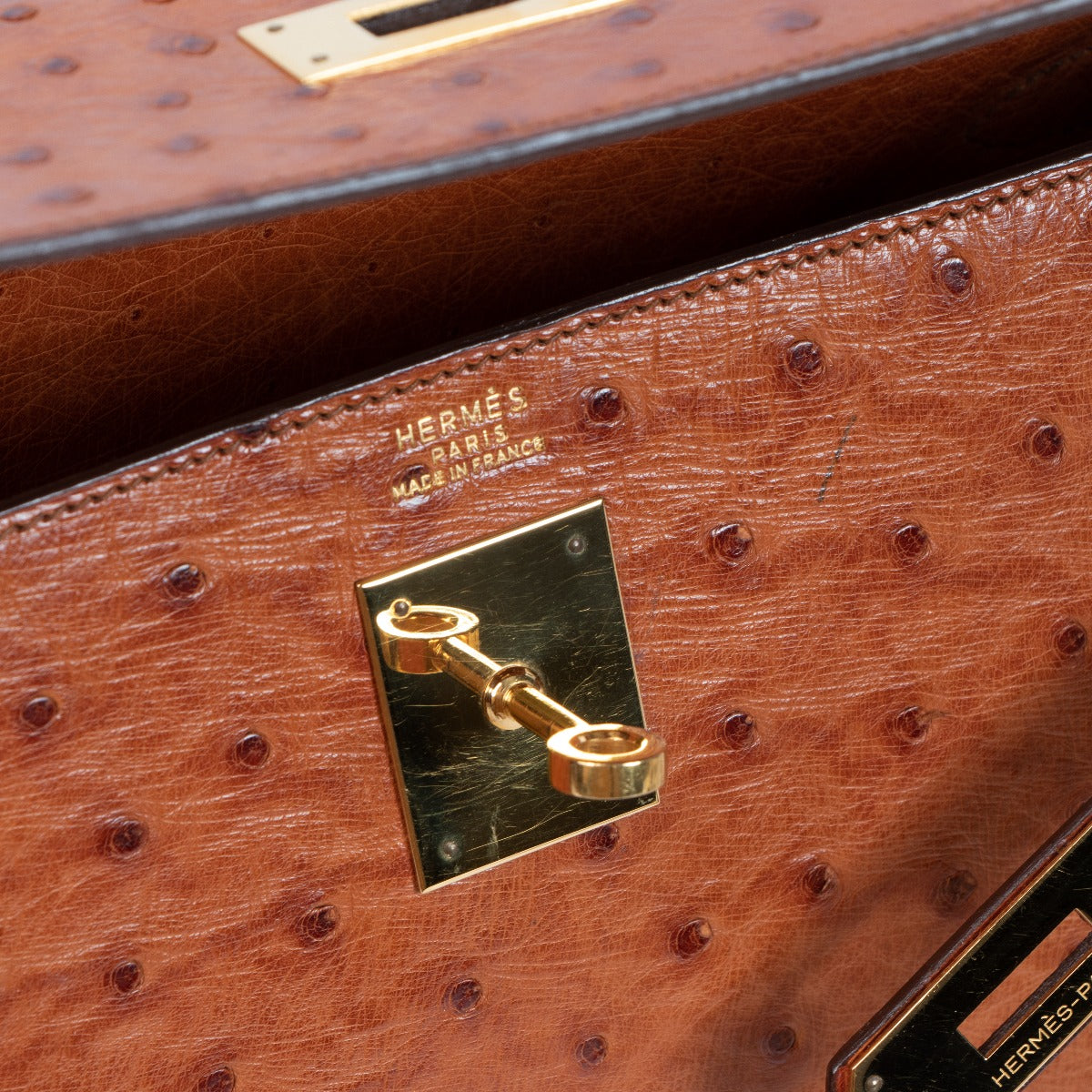 Authentic second hand pre-owned Hermès Vintage Kelly 32 Gold Ostrich logo stamp detail