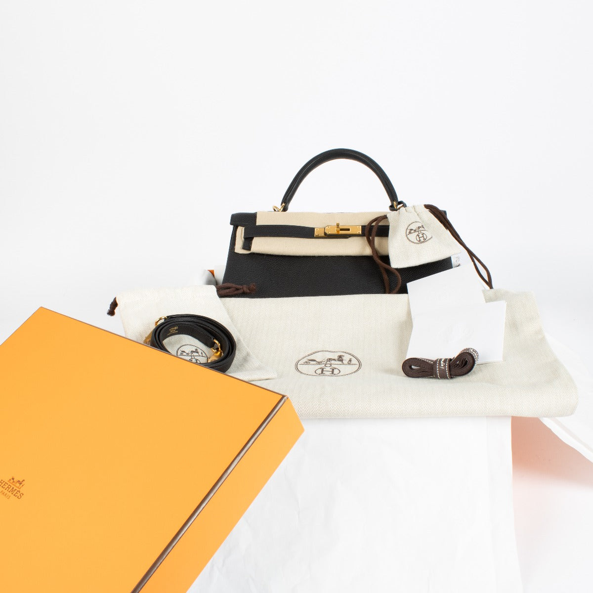 Hermès Kelly 32 Zwart Togo GHW