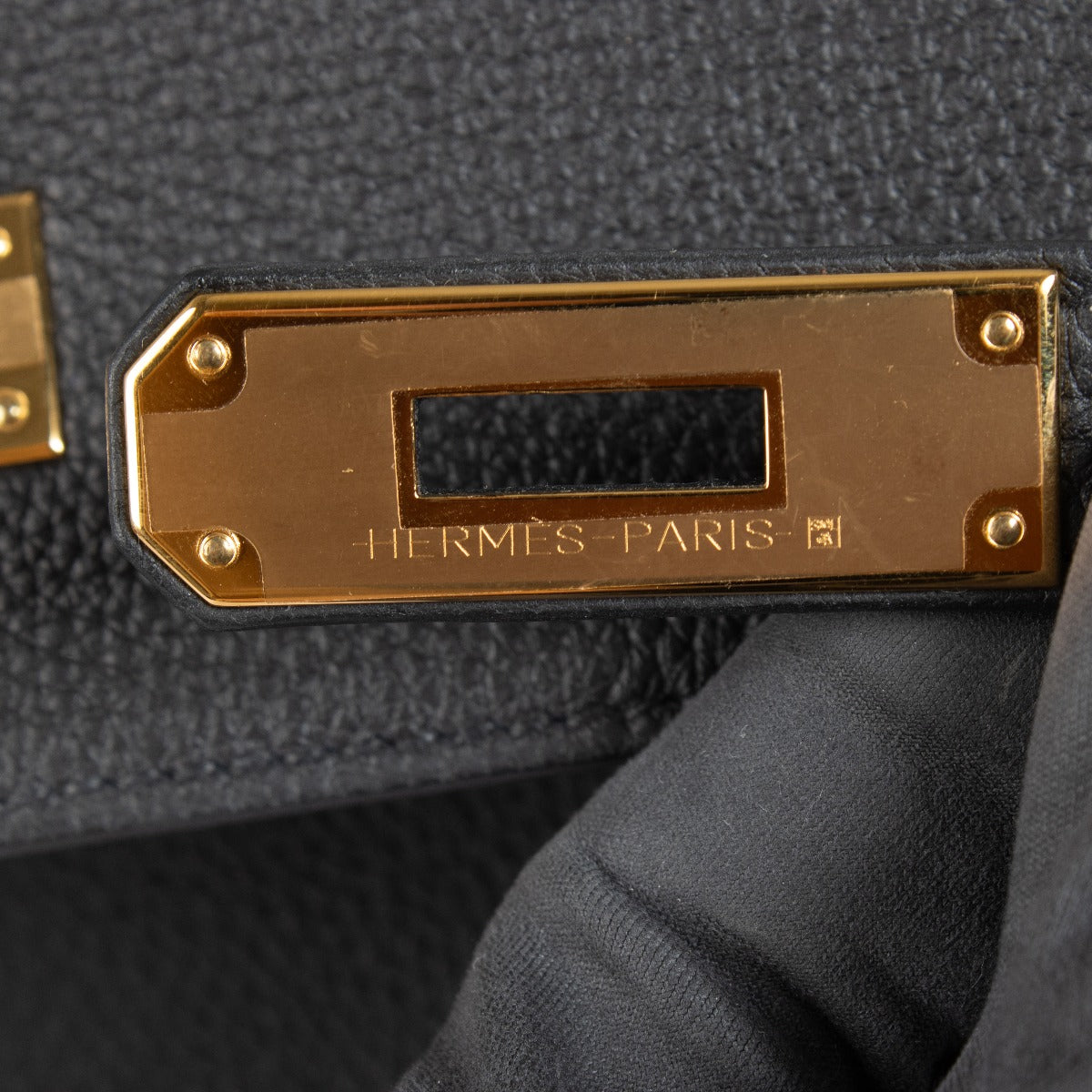 Hermès Kelly 32 Zwart Togo GHW
