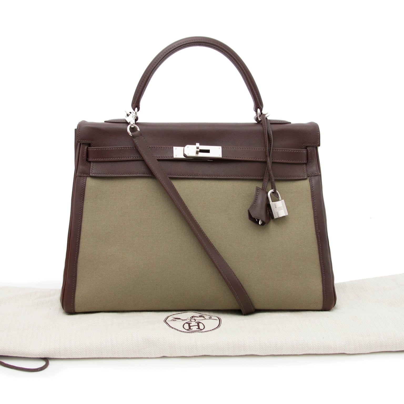 Achetez le Hermès Kelly 35 Khaki Brown Canvas PH pour un prix raisonable chez Labellov.