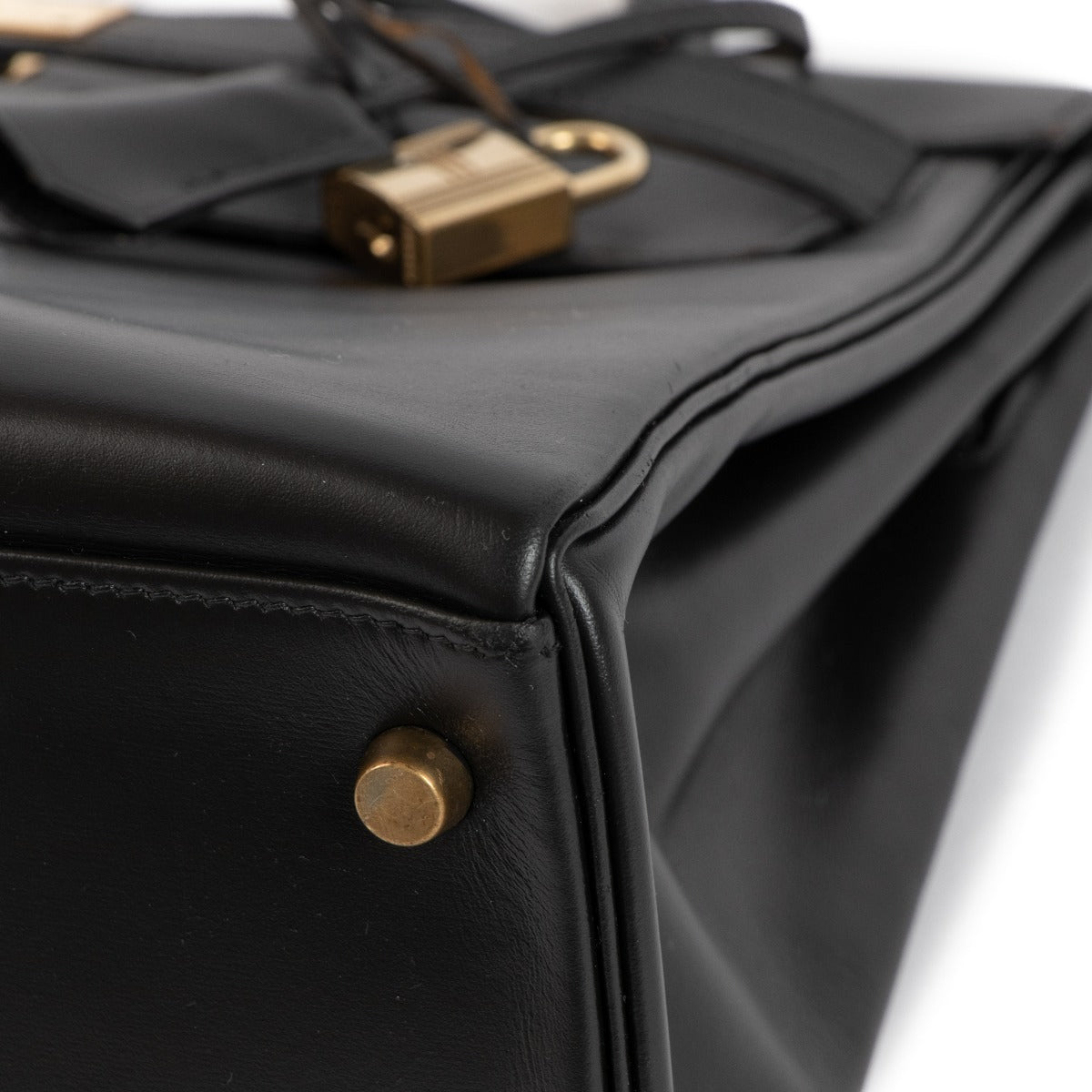 Authentic second hand Hermès Vintage Kelly 32 Black Box Gold Hardware on www.labellov.com