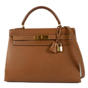 Hermès Vintage Kelly 32 Gold Courchevel GHW aan de beste prijs bij Labellov tweedehands. We buy and sell your authentic designer bags for the best price.