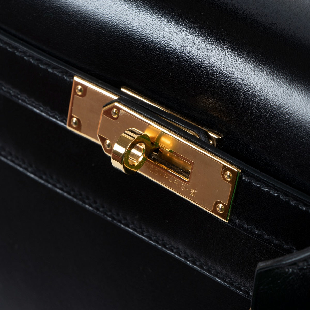 Hermès Kelly 32 Black Box Gold Hardware