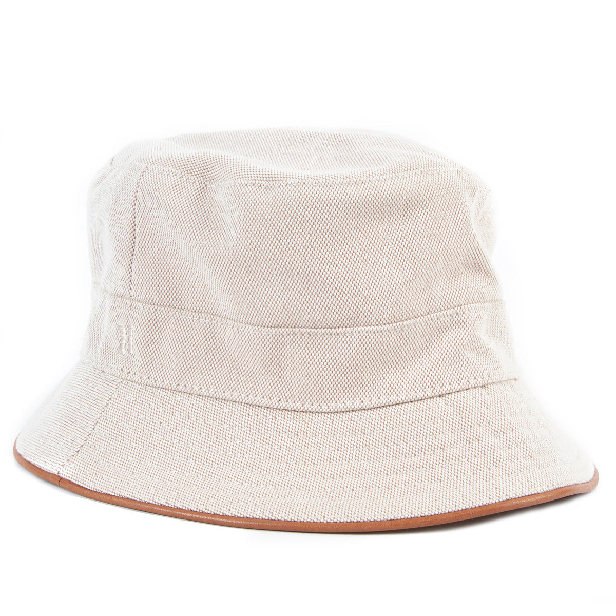 Hermès Beige Toile Bucket Hat aan de beste prijsbij Labello tweedehands luxe in Antwerpen.