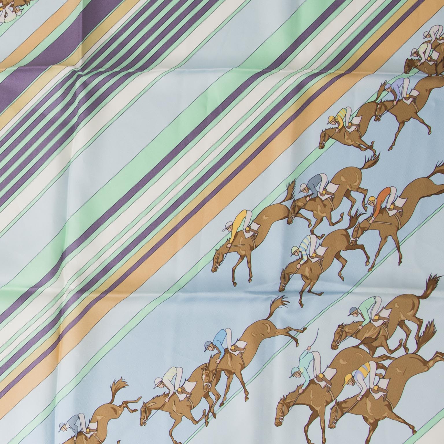 Acheter Hermès foulard en ligne au LabelLOV. De façon sécurisée. Vintage, mode. Anvers, Belgique.