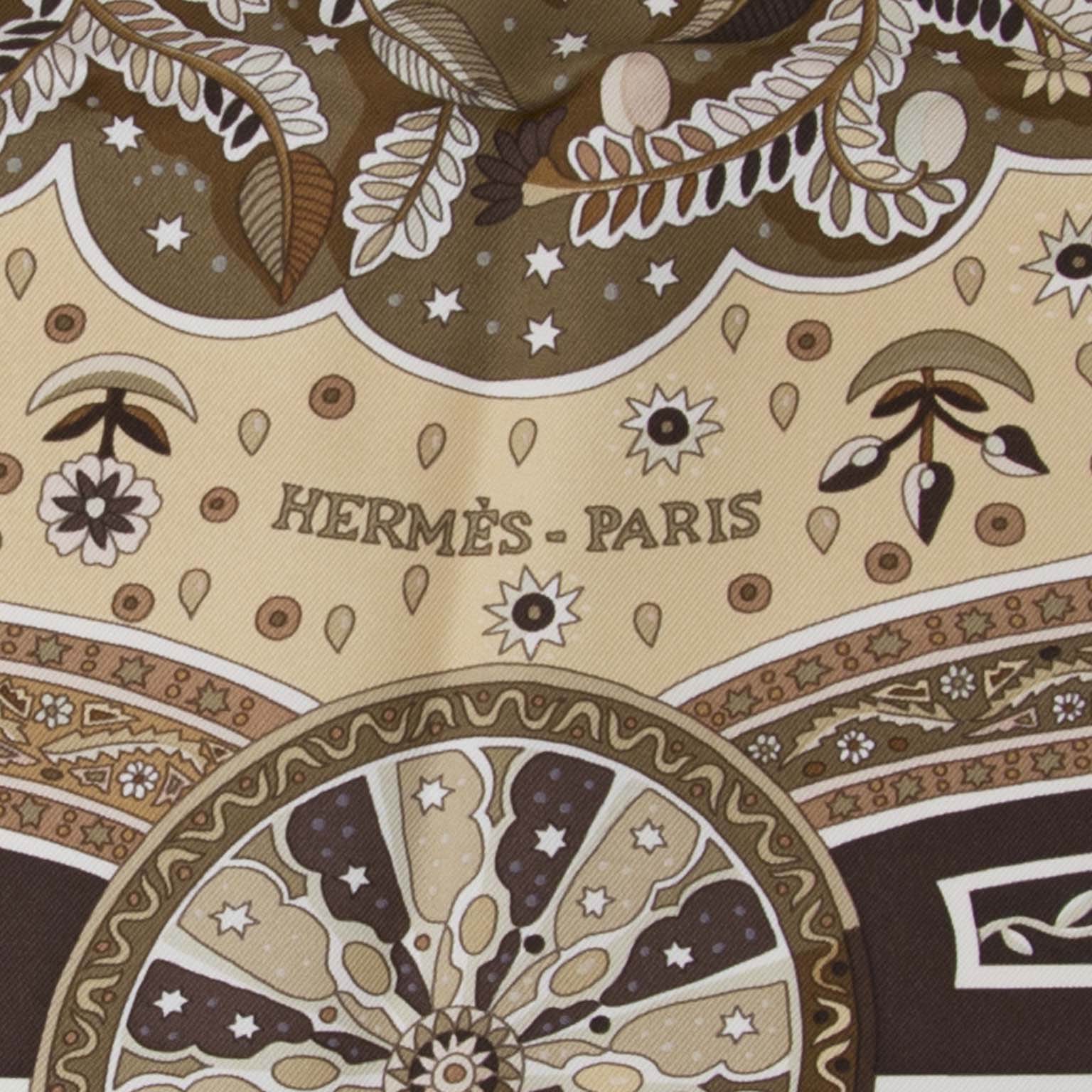acheter en ligne secone main Hermès Carré De Soie 'Aux Portes Du Palais' comme neuf site en ligne labellov.com