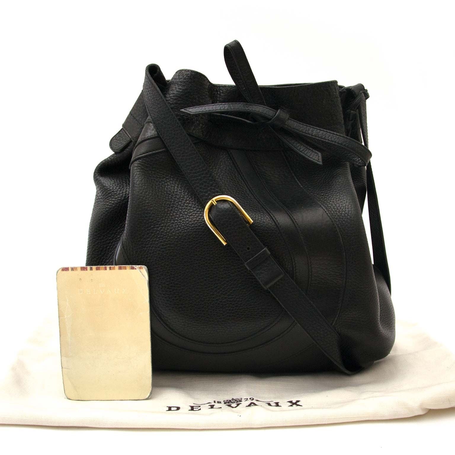 koop Delvaux Black Leather Drawstring Bucketbag bij labellov en betaal veilig online