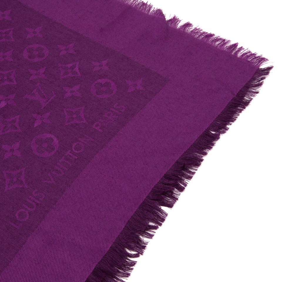 Vintage Louis Vuitton violet monogram shawl for the best price at Labellov webshop. Safe and secure online shopping with 100% authenticity. Vintage Louis Vuitton violet monogram foulard pour le meilleur prix.