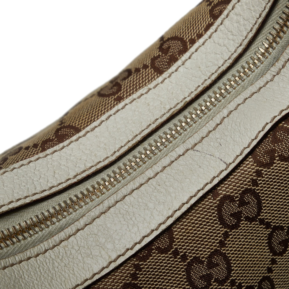 Shop safe online at Labellov in Antwerp, Brussel and Knokke this 100% authentic second hand Gucci Monogram Canvas Shoulder Bag