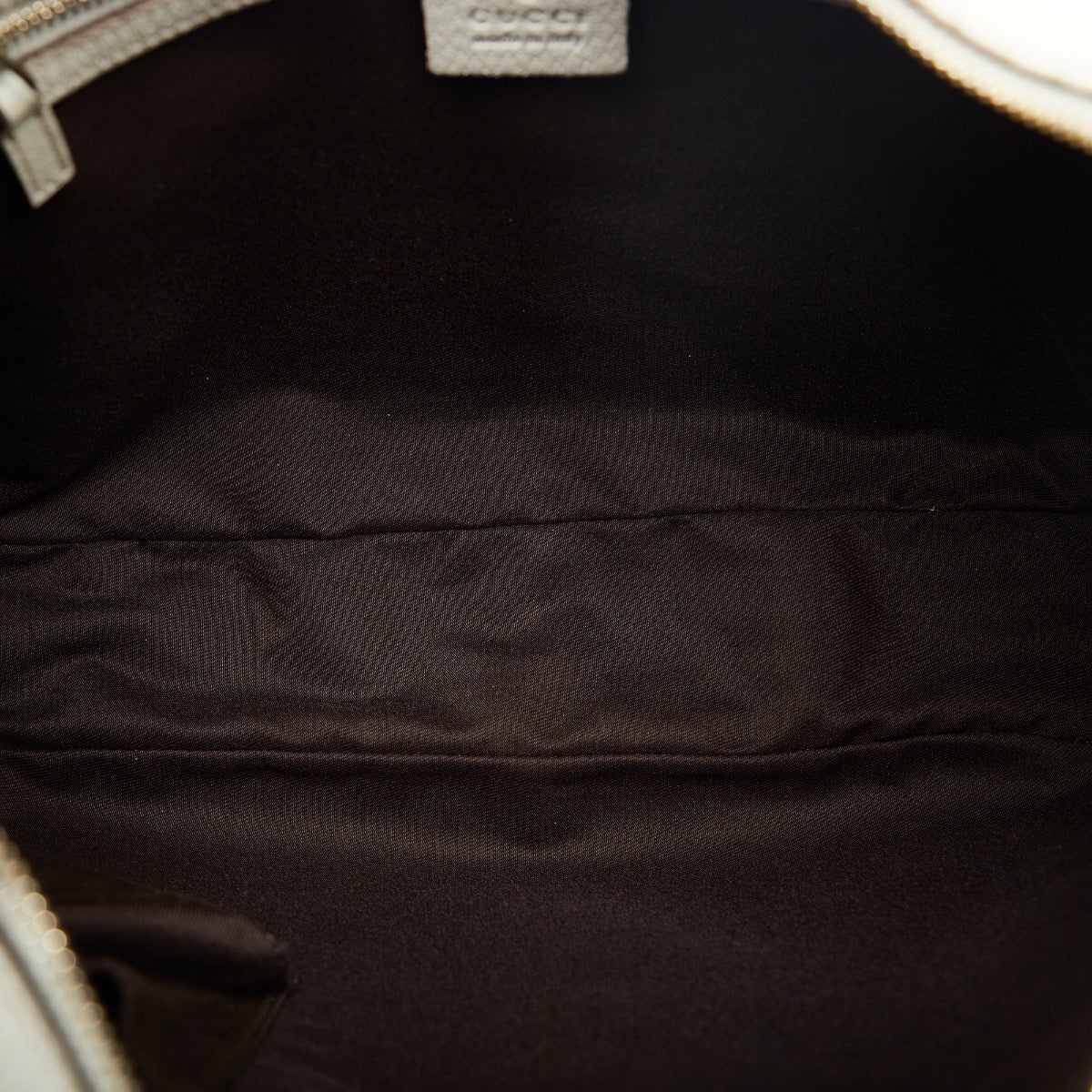 Shop safe online at Labellov in Antwerp, Brussel and Knokke this 100% authentic second hand Gucci Monogram Canvas Shoulder Bag