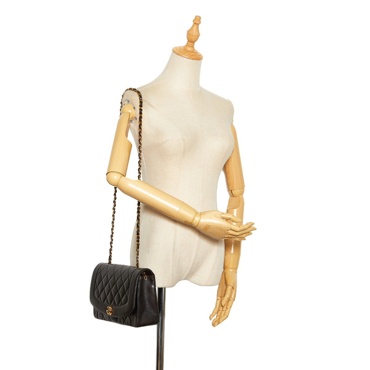 Shop safe online at Labellov in Antwerp, Brussels and Knokke this 100% authentic second hand Chanel Black Leather Diana Flap Crossbody