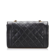 Shop safe online at Labellov in Antwerp, Brussels and Knokke this 100% authentic second hand Chanel Black Leather Diana Flap Crossbody