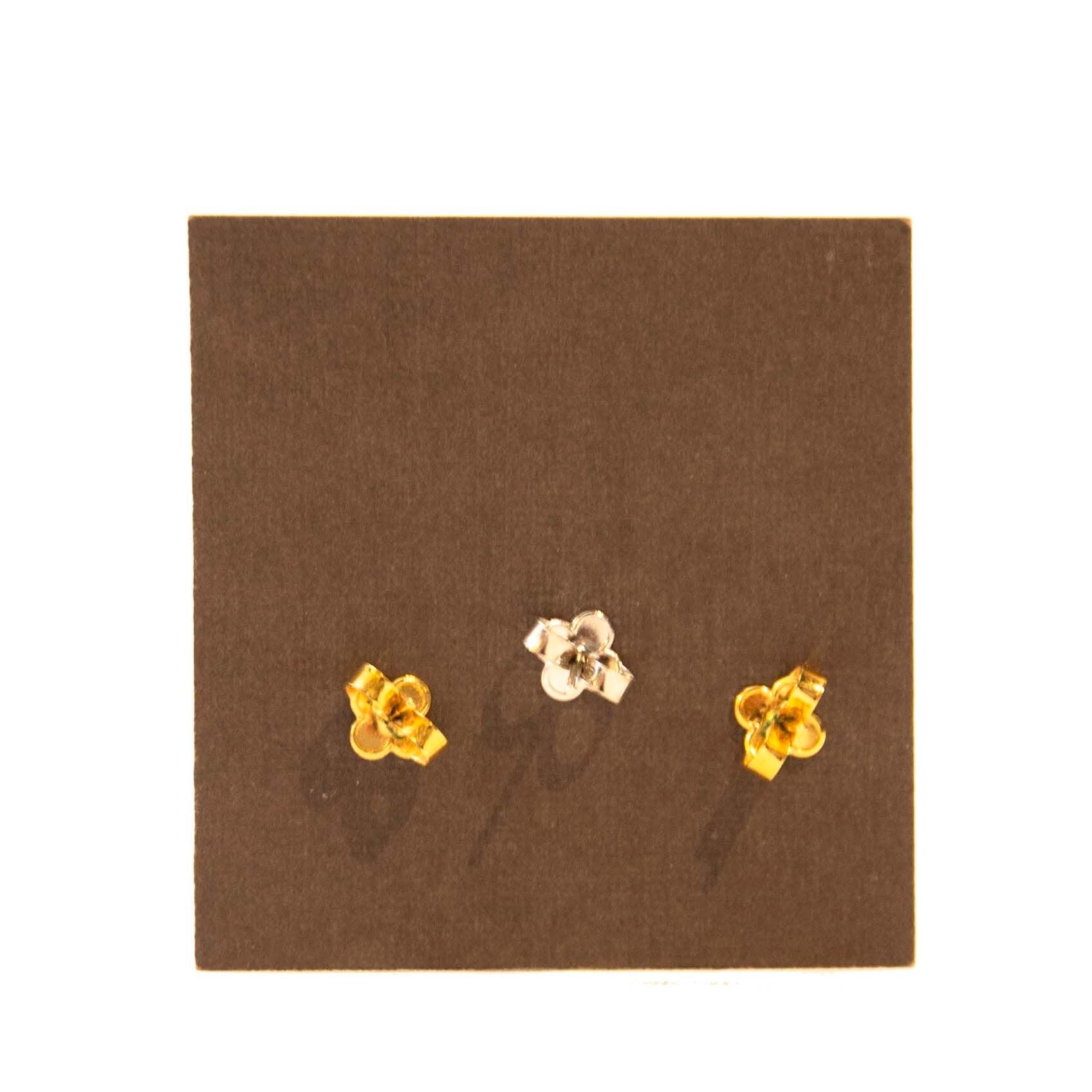 Buy authentic earrings of Louis Vuitton at the right price at LabelLOV vintage webshop.
