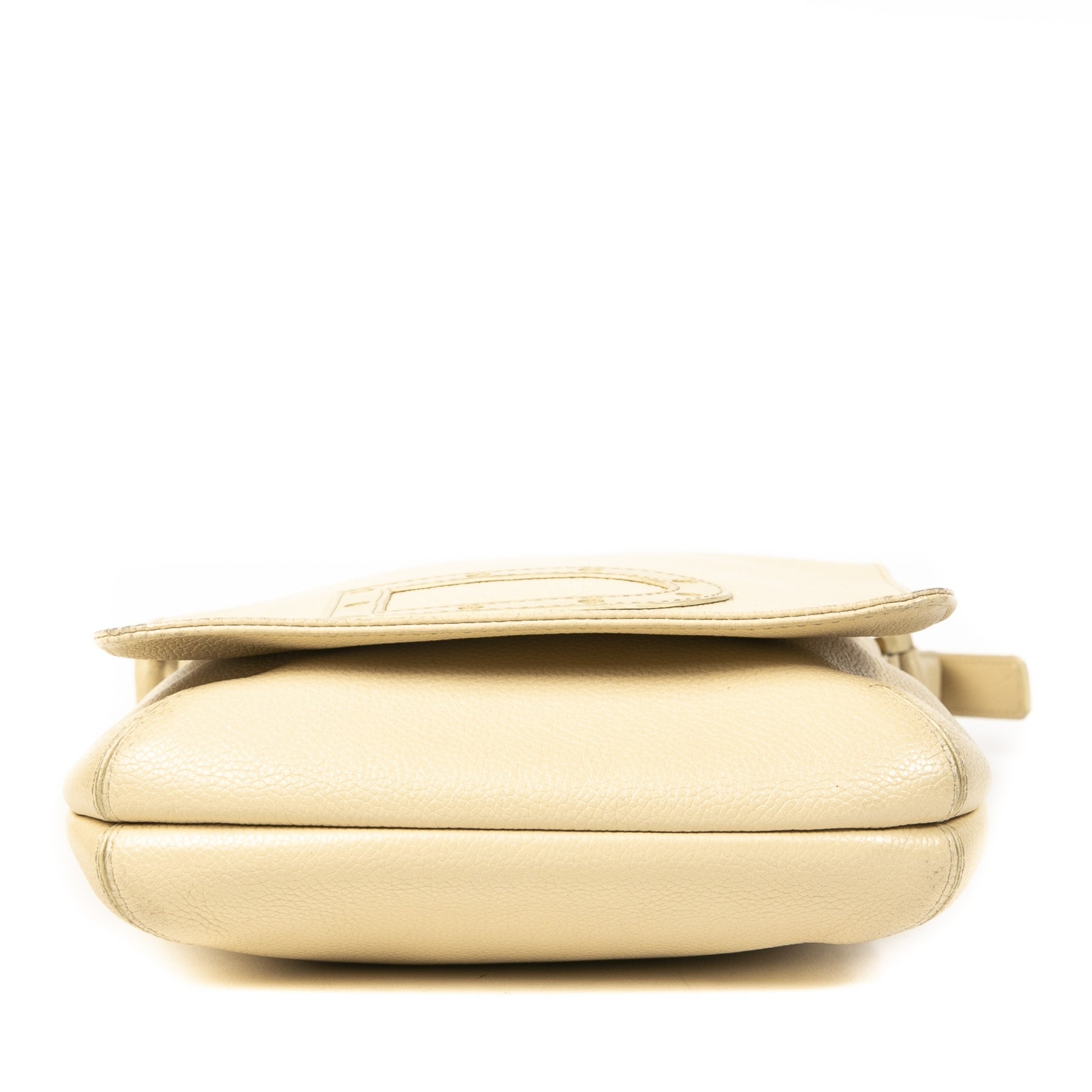 Koop en verkoop uw authentieke designer Delvaux Cream Le Louise Baudrier Leather Bag aan de beste prijs