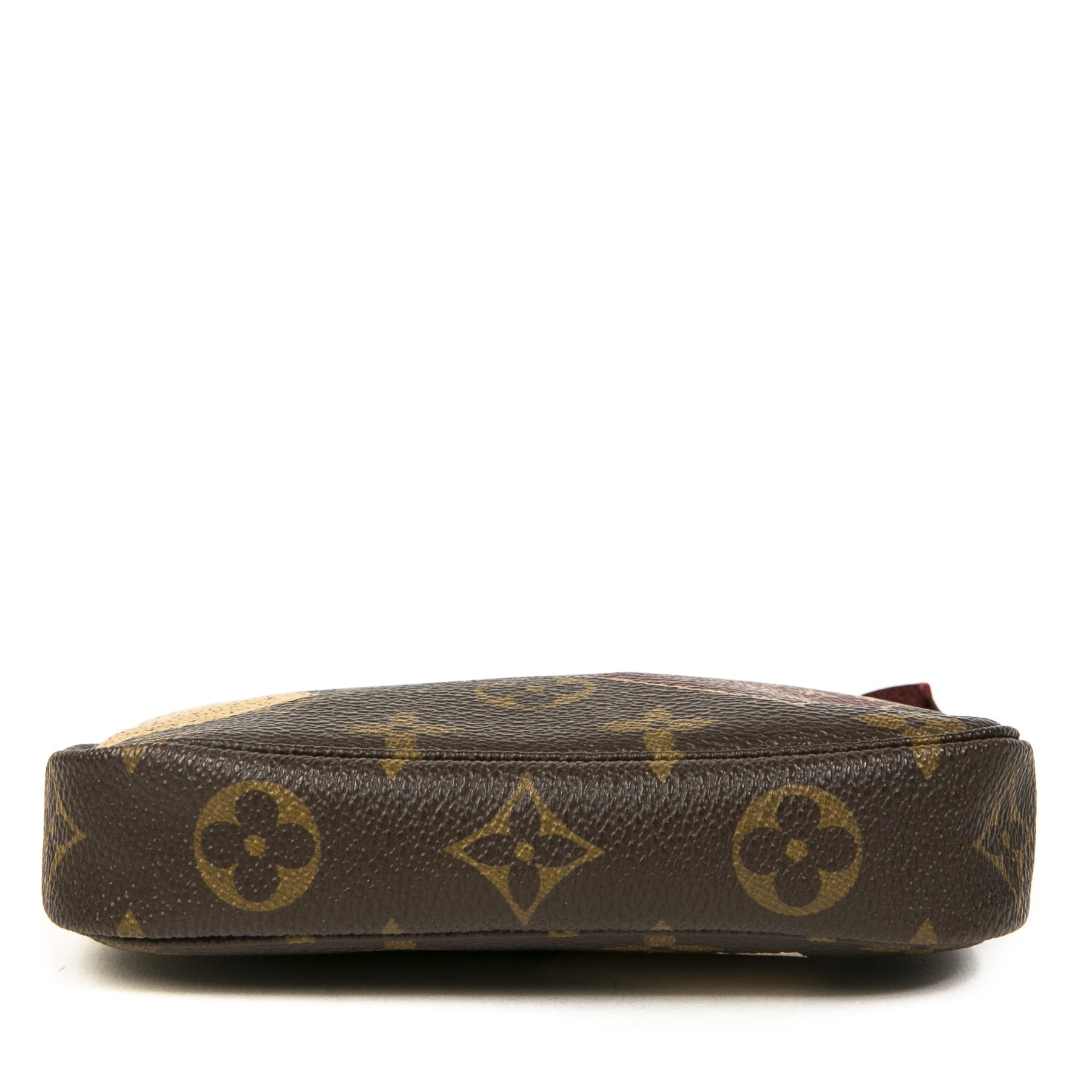Bent u op zoek naar een 100% authentieke Louis Vuitton Monogram Traveling Stamp Mini Pochette?