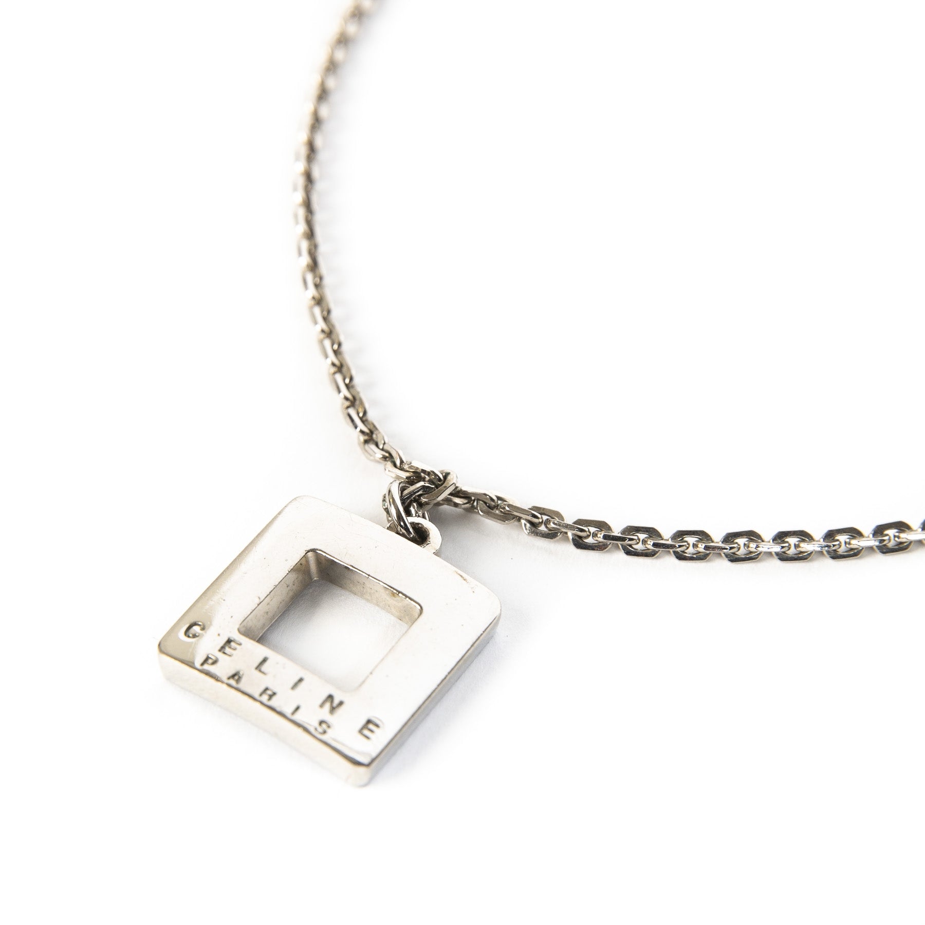 Celine Silver Chain Necklace. Buy authentic secondhand Celine jewelry at LabelLOV, chain necklace, on trend pendant necklace.