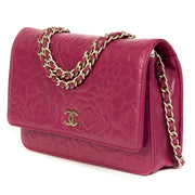 Chanel Pink Leather Floral Wallet On Chain te koop bij Labellov tweedehands luxe hndtassen
