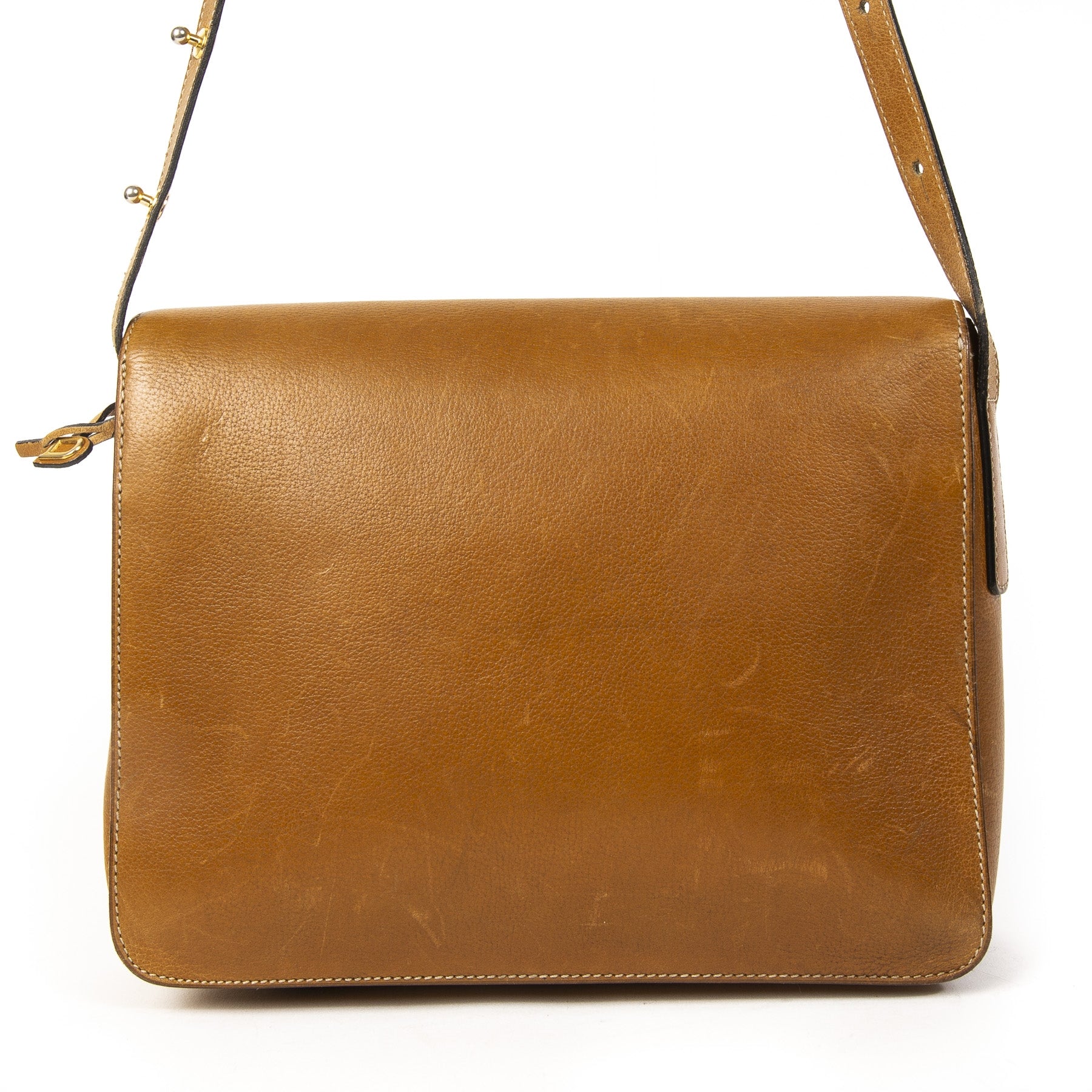 Koop uw authentieke designer handtassen van merken zoals Delvaux makkelijk en veilig bij labellov luxe webshop in tweedehands te Antwerpen