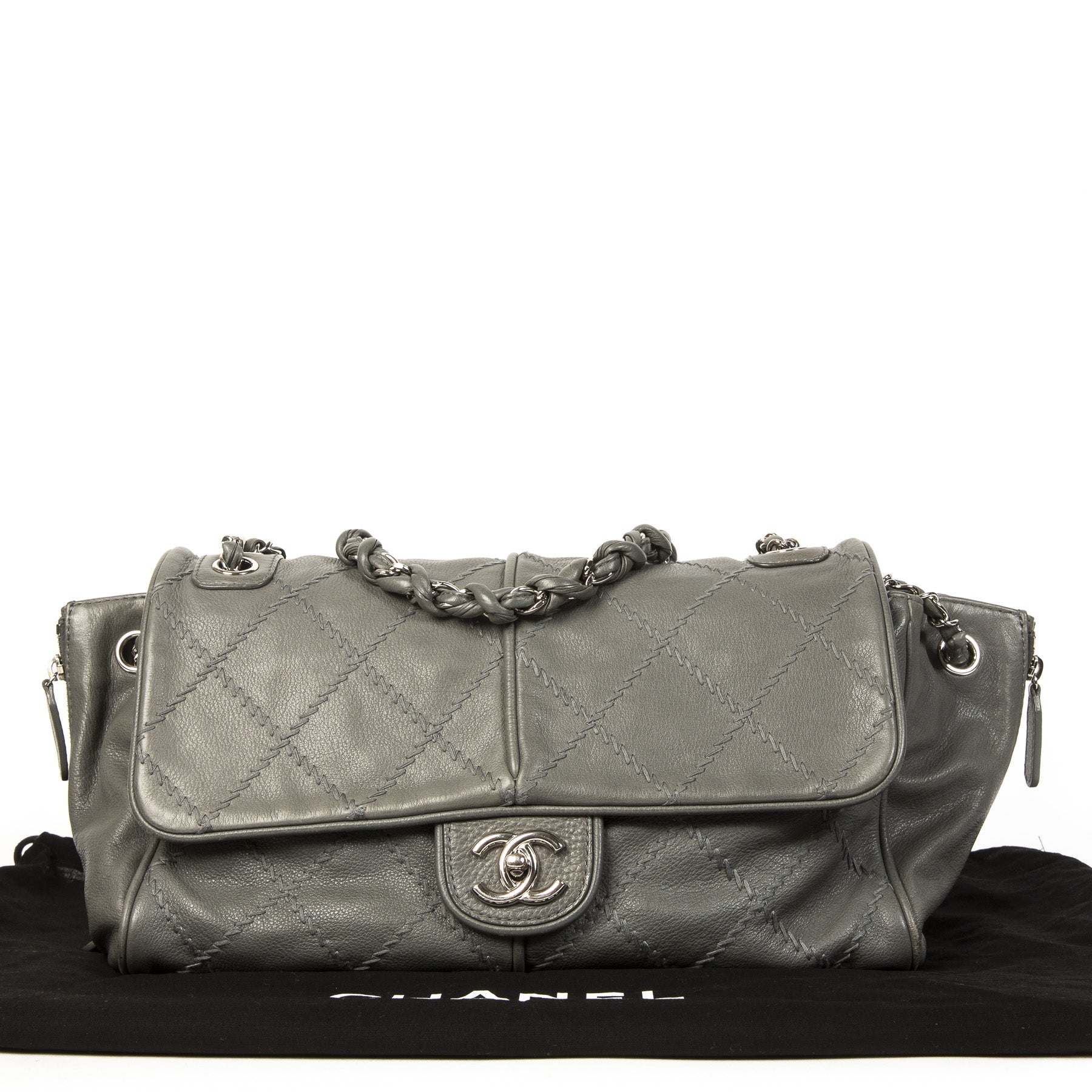 Koop en verkoop uw authentieke designer Chanel Grey Ultra Stitched Zipper Shoulder Bag