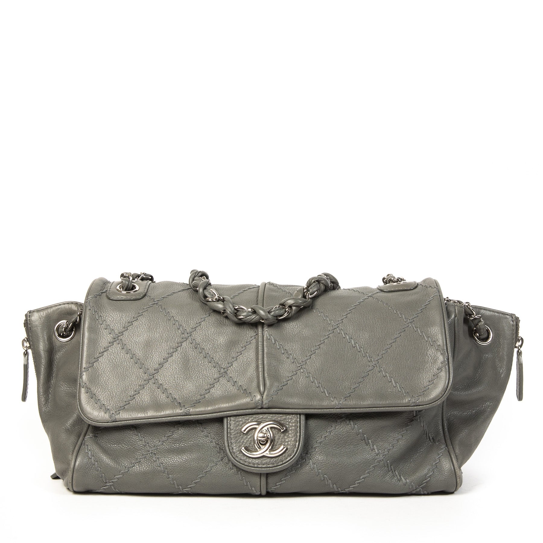 Chanel Grey Ultra Stitched Zipper Shoulder Bag 100% authentique pour le meilleur prix chez Labellov à Anvers