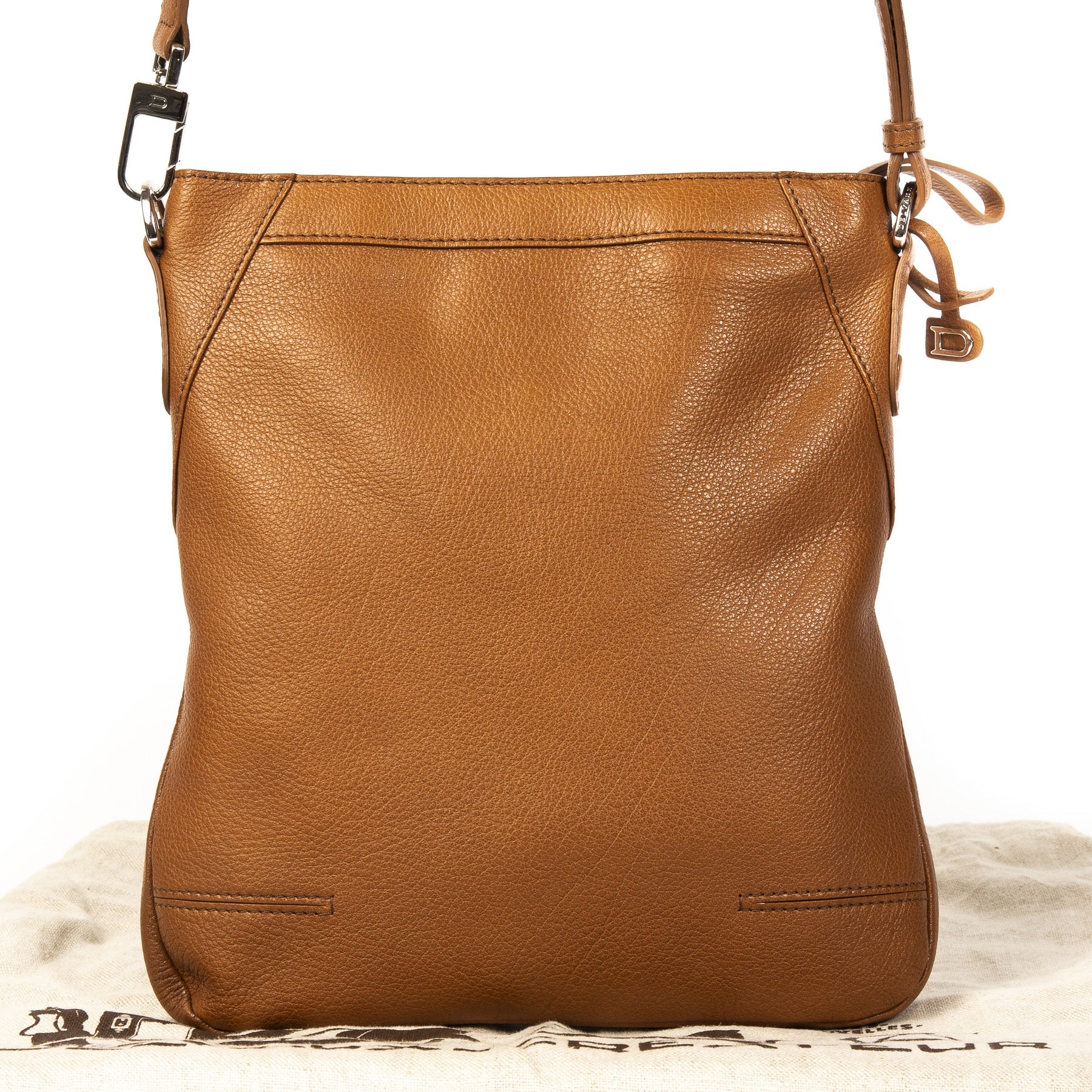 We buy and sell your authentic designer bags online at Labellov