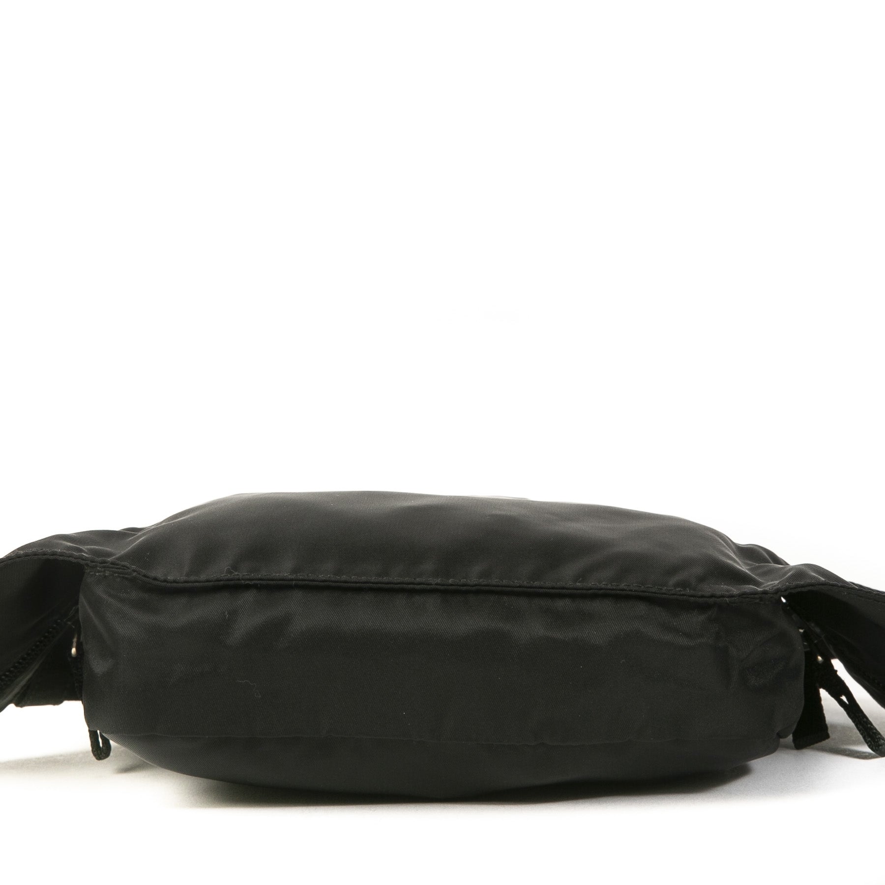 Authentique seconde main vintage Prada Black Nylon Belt Bag achète en ligne webshop LabelLOV