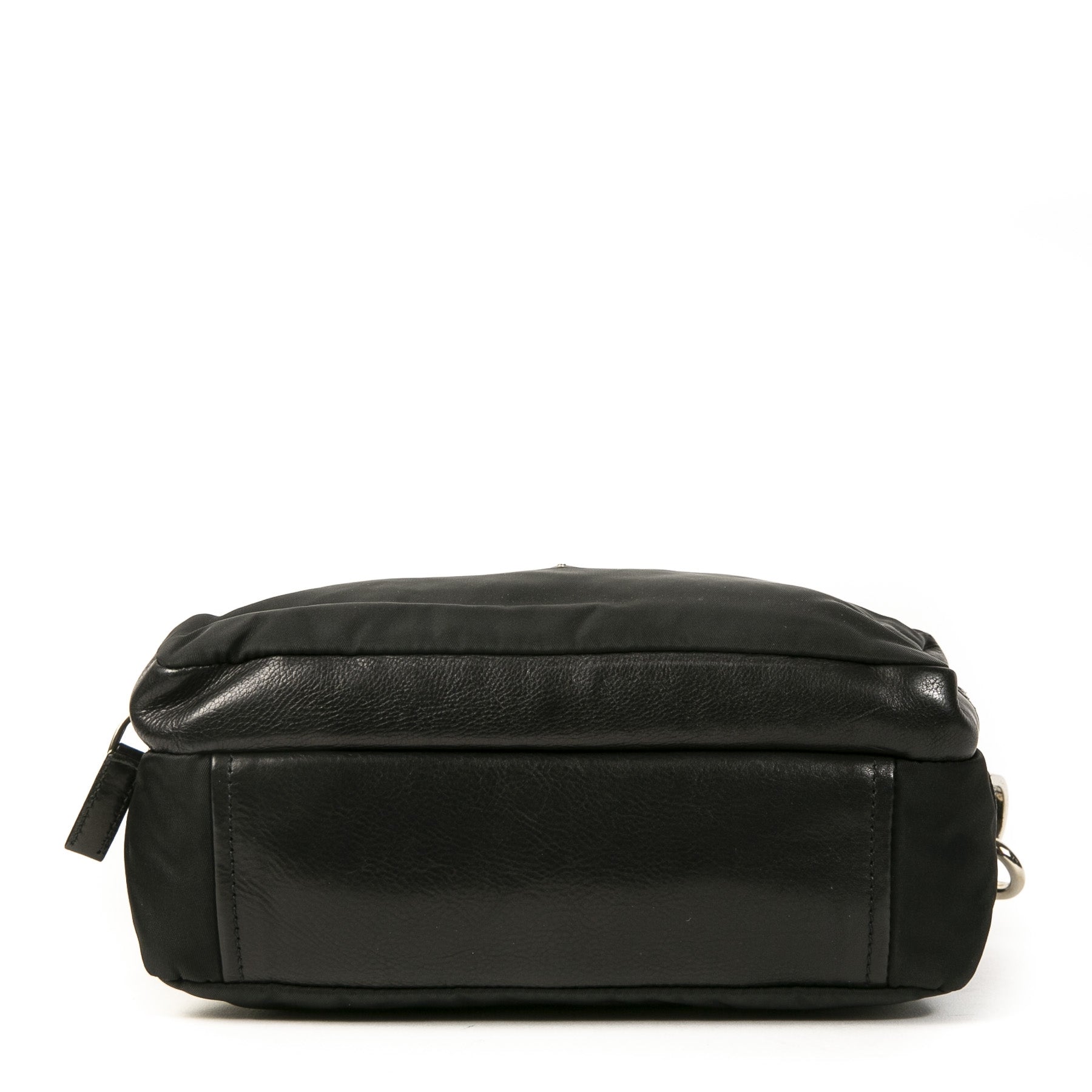 Authentieke Tweedehands Prada Black Nylon Shoulder Bag Small juiste prijs veilig online shoppen luxe merken webshop winkelen Antwerpen België mode fashion