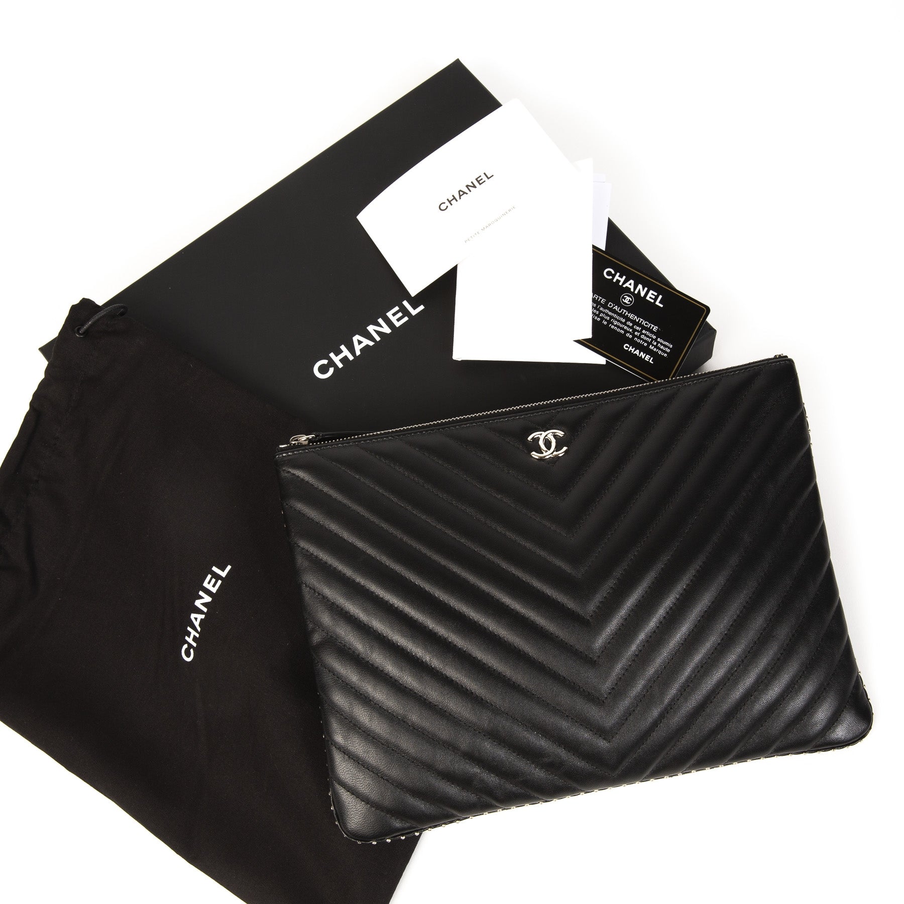 Authentic second-hand vintage Chanel Black Leather CC Clutch with Silver Studs buy online webshop LabelLOV