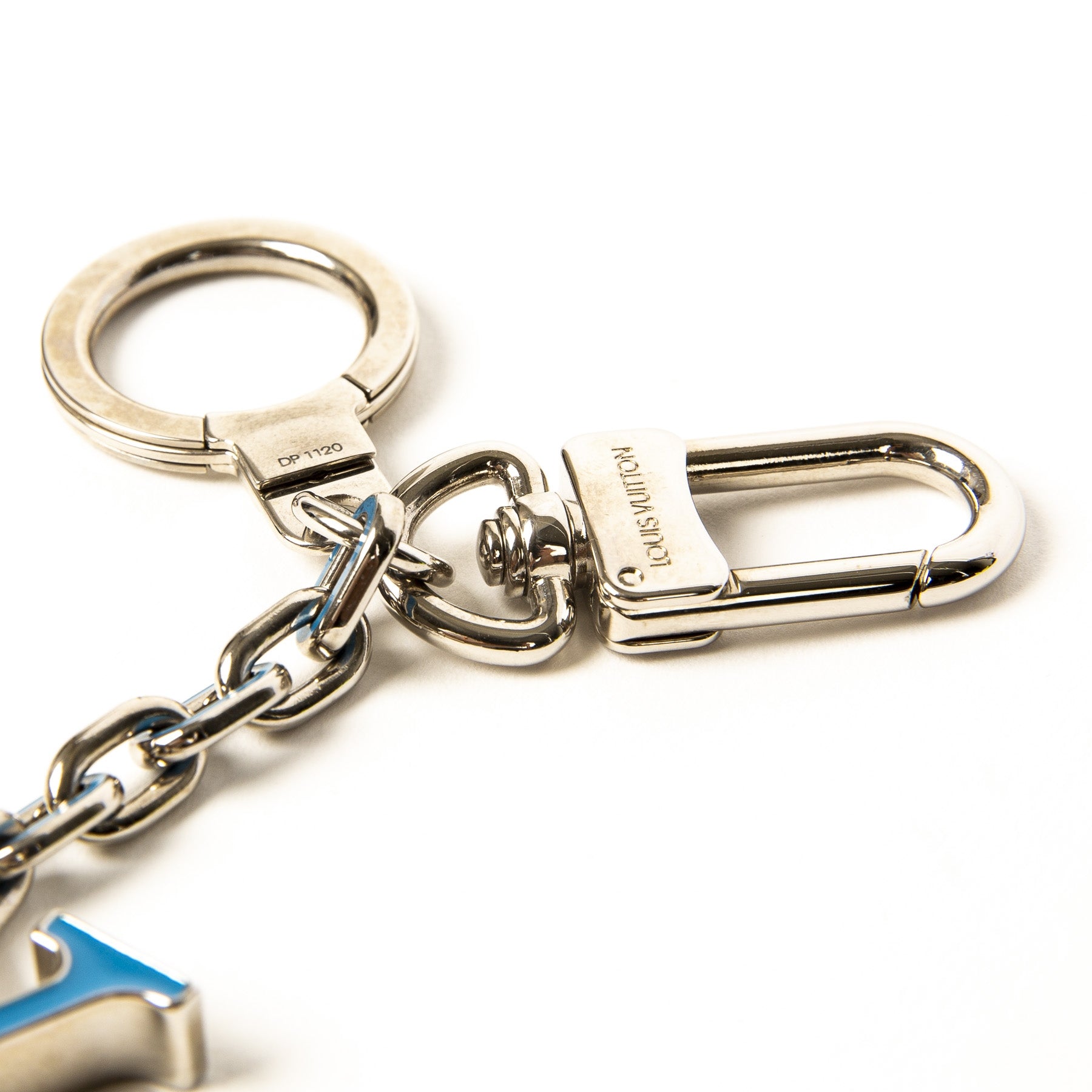 Authentieke tweedehands vintage Louis Vuitton Facettes Blue Bag Charm bij online webshop LabelLOV
