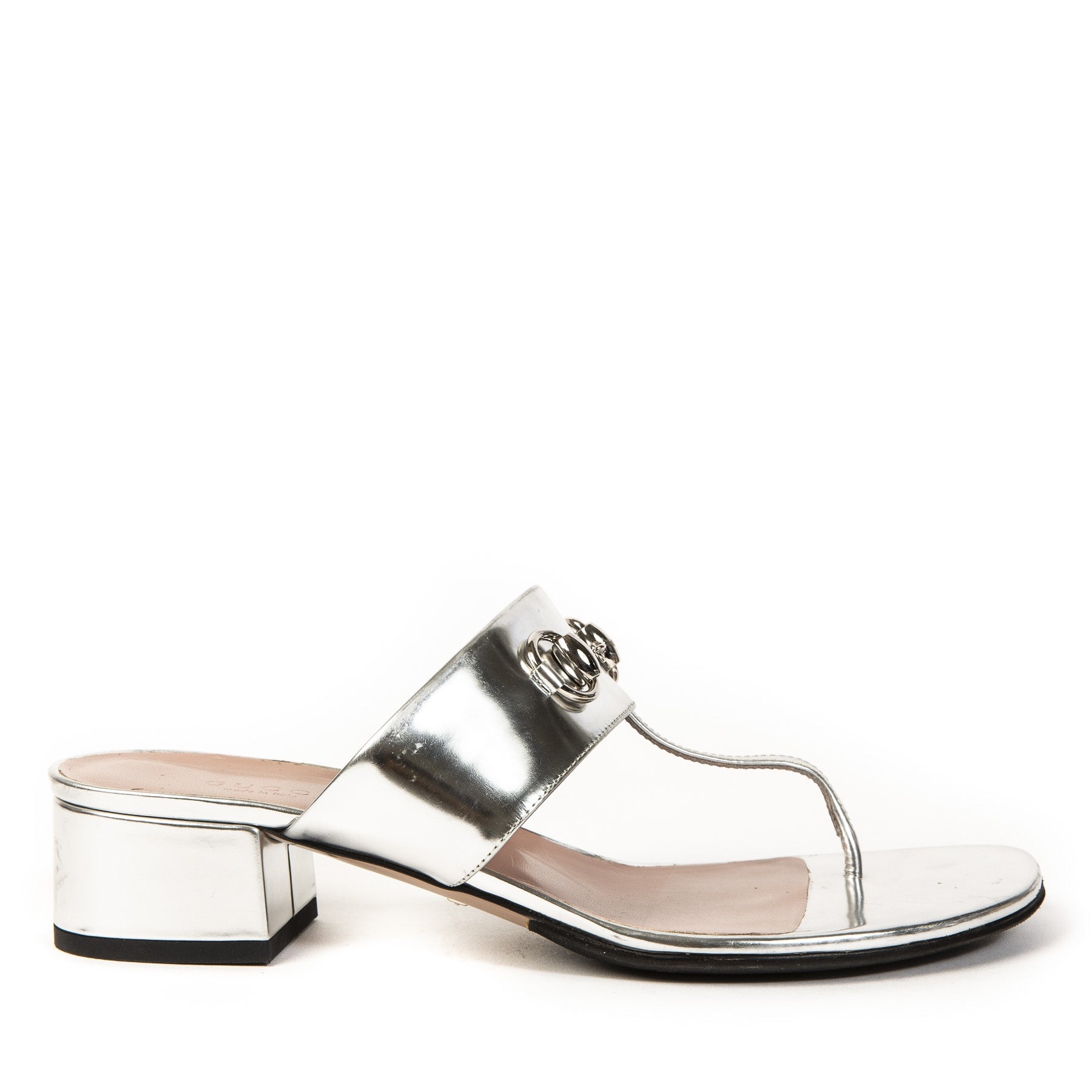 Authentieke Tweedehands Gucci Silver Patent Leather Horsebit Thong Sandals juiste prijs veilig online shoppen luxe merken webshop winkelen Antwerpen België mode fashion