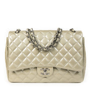 Authentieke Tweedehands Chanel Champagne Patent Leather Maxi Classic Flap Bag juiste prijs veilig online shoppen luxe merken webshop winkelen Antwerpen België mode fashion
