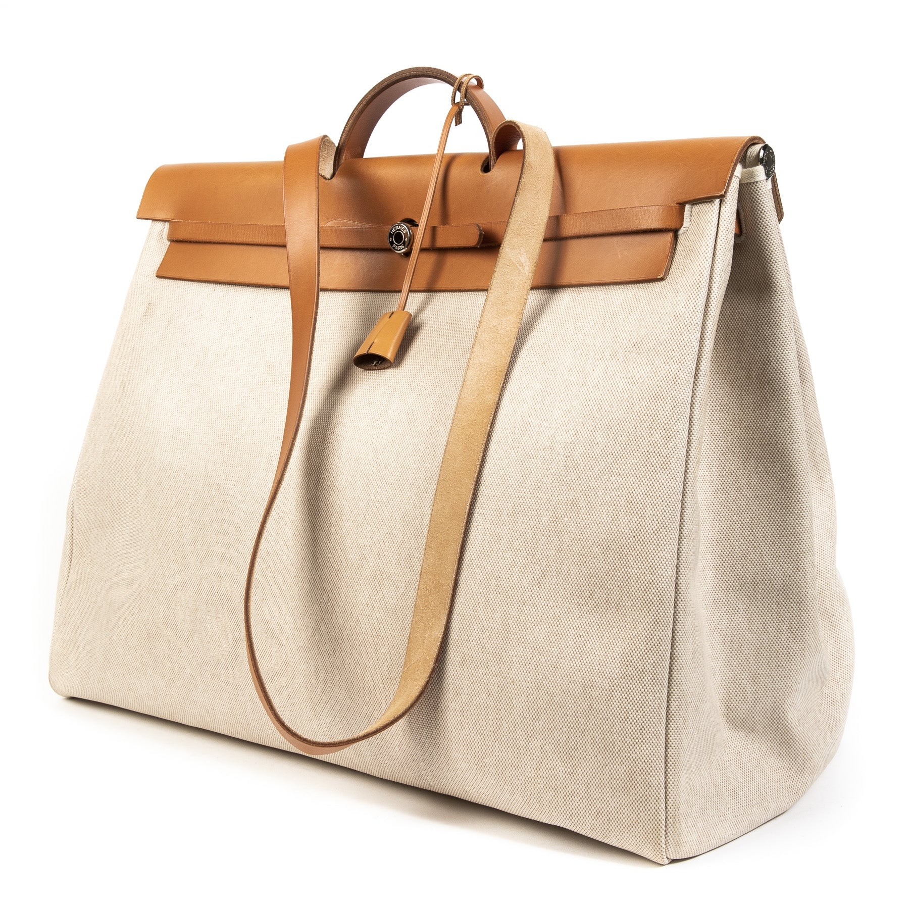 Buy authentic secondhand Hèrmes bags at the right price at Labellov vintage webshop.