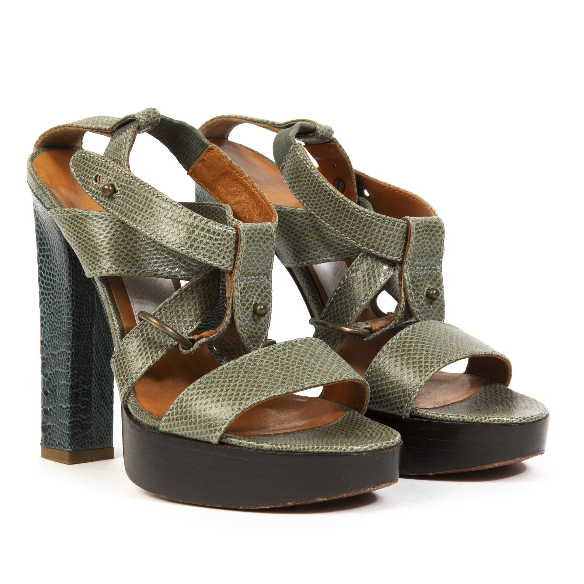 Buy authentic designer Lanvin secondhand shoes at Labellov at the best price.