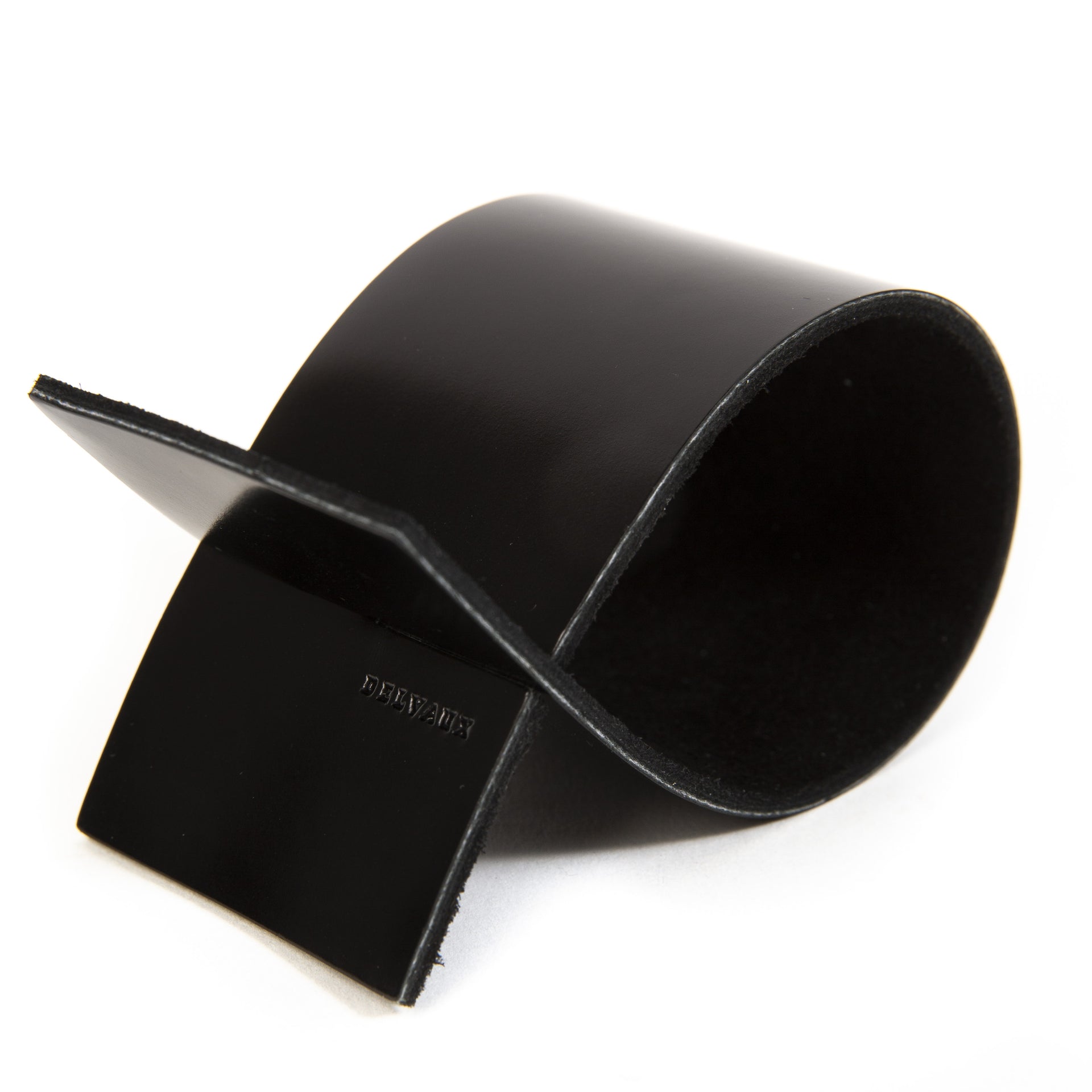 Skip the waitinglist shop safe online your secondhand Delvaux Leather Bracelet