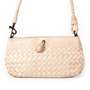 Bottega Veneta Pink Quarzo Clutch. Buy secondhand Bottega Venetta handbags at Labellov. Safe online shopping at a fair price. Koop tweedehands Bottega Venetta handtassen bij Labellov. Veilig online winkelen voor een eerlijke prijs.