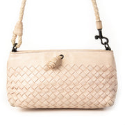 Bottega Veneta Pink Quarzo Clutch. Buy secondhand Bottega Venetta handbags at Labellov. Safe online shopping at a fair price. Koop tweedehands Bottega Venetta handtassen bij Labellov. Veilig online winkelen voor een eerlijke prijs.
