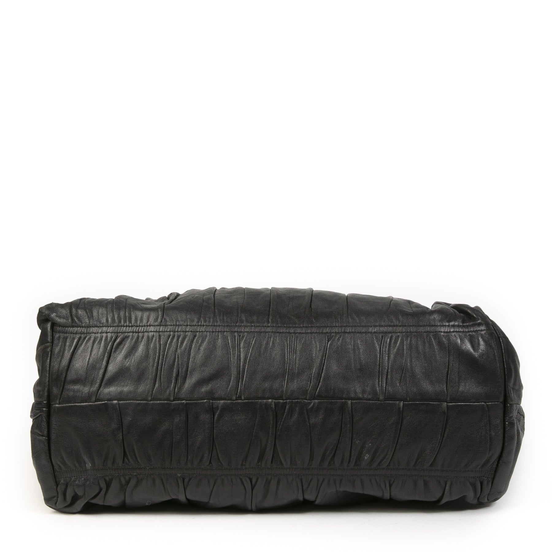 Prada Black Matelassé Shoulder Bag te koop onlin at Labellov