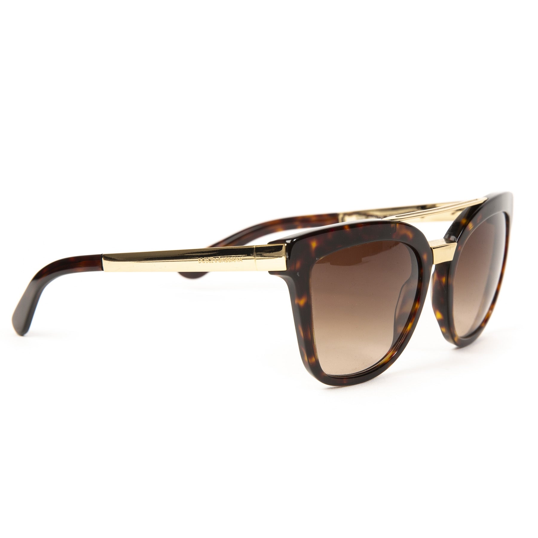 Dolce & Gabbana Tortoise Gold Sunglasses. Buy authentic secondhand dolce & gabbana sunglasses at lablelov antwerp, safe payment. koop online tweedehands dolce & gabbana zonnenbril bij labellov antwerpen. veilige betaling.